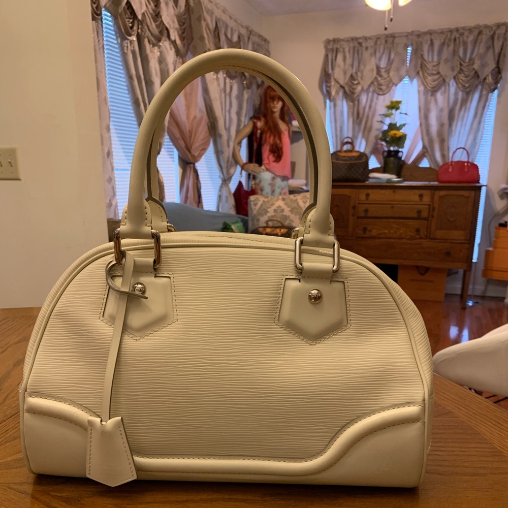Authentic Louis Vuitton Montaigne PM Epi White